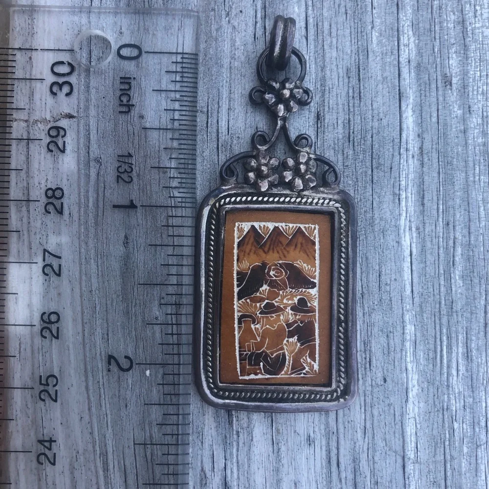 Vintage Sterling Silver Story Teller Pendant with Ornate Frame - Picture 7 of 9
